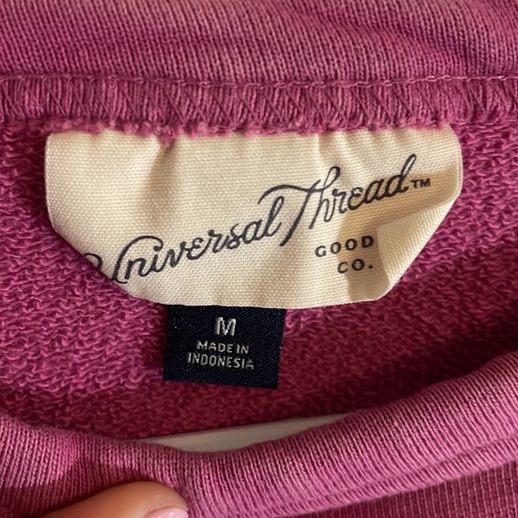 Universal Thread Crewneck - Picture 3 of 3